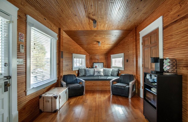 Airplane Filling Station -Unique Stay in Knoxville