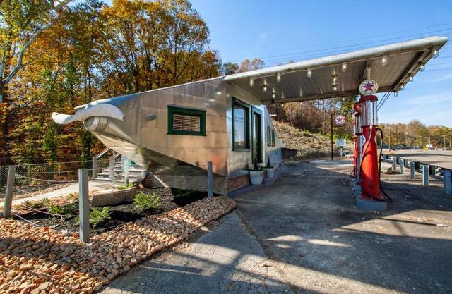 Airplane Filling Station -Unique Stay in Knoxville