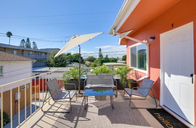 Airy Long Beach Condo Rental 2 Mi to Ocean!