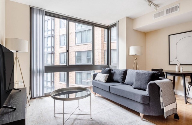 Airy Mount Vernon 1BR w/Gym, Pool & W/D, near Chinatown, by Blueground