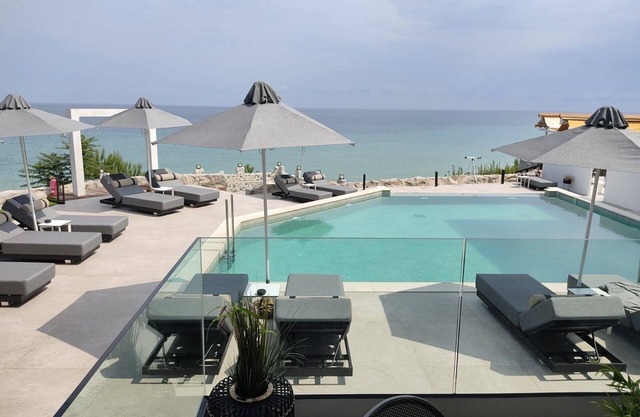 Akrotiri Olympus Luxury Suites