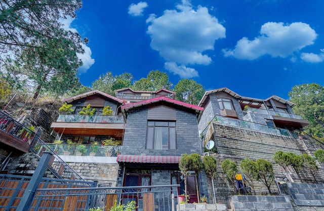 Alayam Villa 3 BHK Kasauli - A Boutique Homestsay in Kasauli Hills