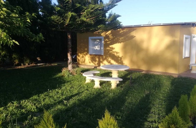 Albanta House. Country house with huge garden and private pool.