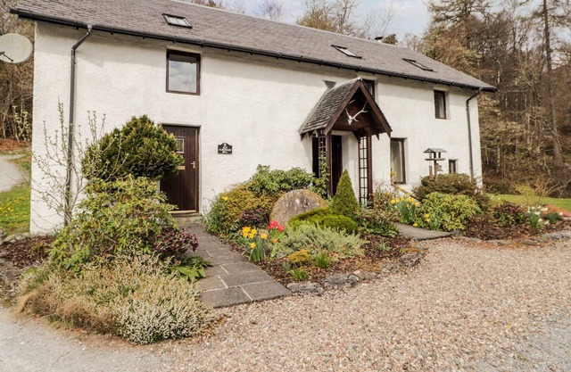 ALDERNAIG MILL, family friendly, with open fire in Invergarry