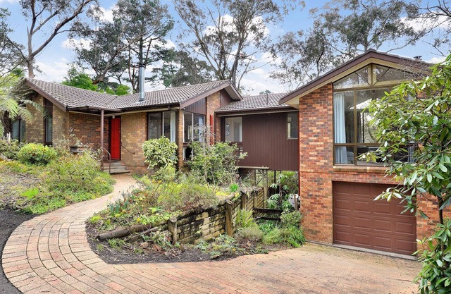 Alencon | Charming home with 2 Fireplaces in a bush setting