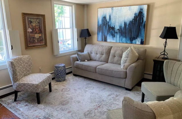 Alexander Hamilton Slept Here - 5-bedroom house with AC in downtown Newport