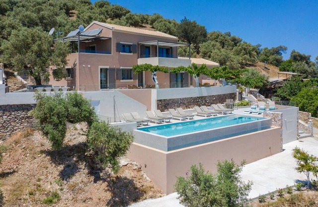 Alexandra's mansion,luxury,2 swimming pools,Sauna