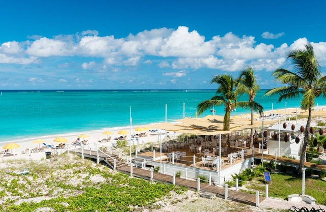 Alexandra Resort - Deluxe One Bedroom Beachfront Unit on Grace Bay
