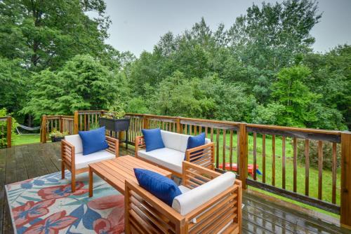 Alexandria Cabin with Patio, Grill and Deck