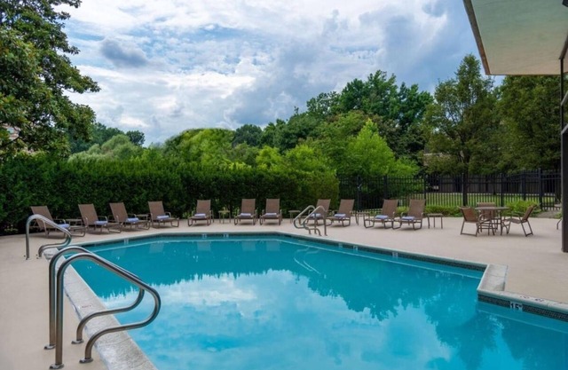 Alexandria's Hidden Gem! 2 Relaxing Units, Pets Allowed, Indoor and Outdoor Pool