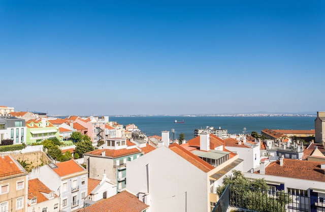 Alfama Lounge Three-Bedroom Apartment w/River View and Parking - by LU Holidays
