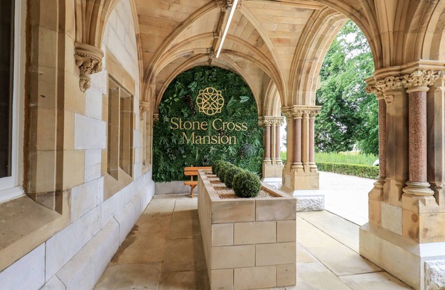 Alice House Stone Cross Mansion