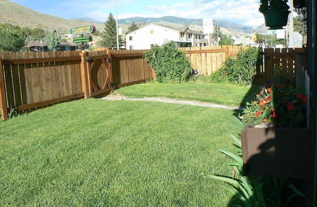 All the Comforts Of Home Surrounded By The Rocky Mtns. & Yellowstone Park