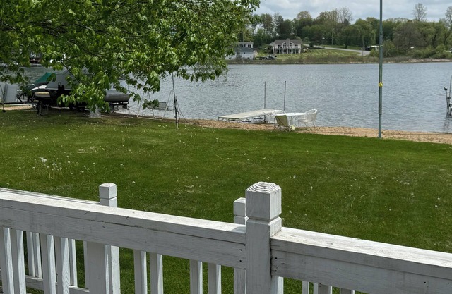 AllSports lakefront cottage. 3 bedrooms, 2 baths, private beach, yard and deck