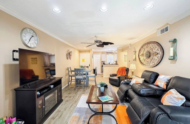 Alluring Lakefront Condo - Perfect Getaway!