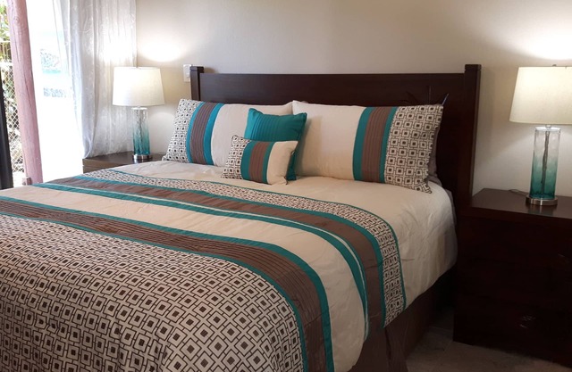 ALOHA - ALOHA AUTHENTIC CONDO- C29, Comfy & Welcoming.