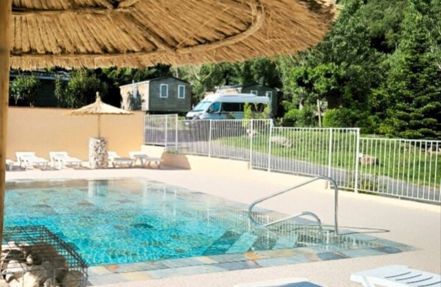Aloha camping club. Dream vacation, heated pool, entertainment, catering.
