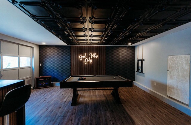 ~ Alpine 5BR Chalet: 6 min to SKI | Sleeps 20 ~