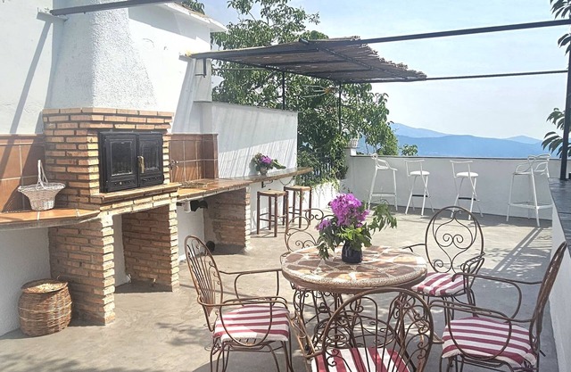 Alpujarra- Rural apartment with mountain views, ideal for groups.