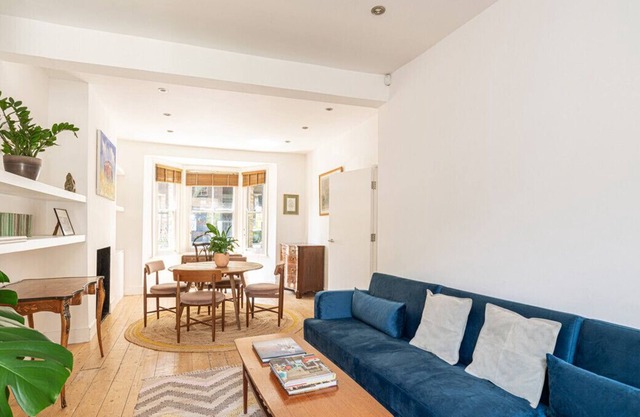 ALTIDO Picturesque 4-bed house w/ patio