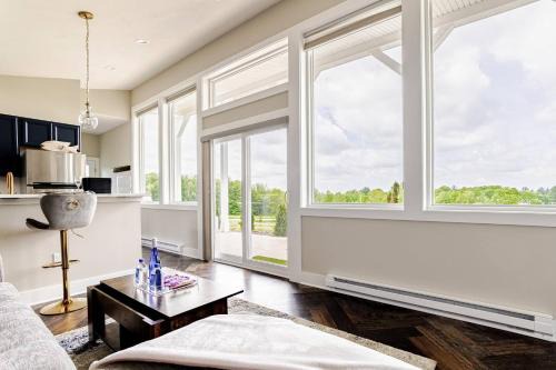 Altmar's Premier Luxury Cabin with 3000sf Mini Golf