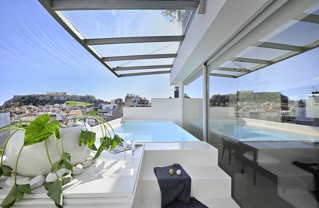 Alto Psyrri Penthouse by K&K