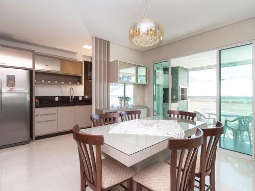 Aluguel Apartamento 3 suítes 80m do mar Bombas/SC