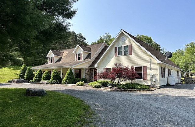 Alvie House: 5 min from Wisp&DCL, Outdoor Fire Pit, Fireplaces, Country Kitchen