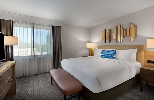 Always a Great Idea To Unwind! Pet-Friendly, w/Pool, Near River Oaks Park