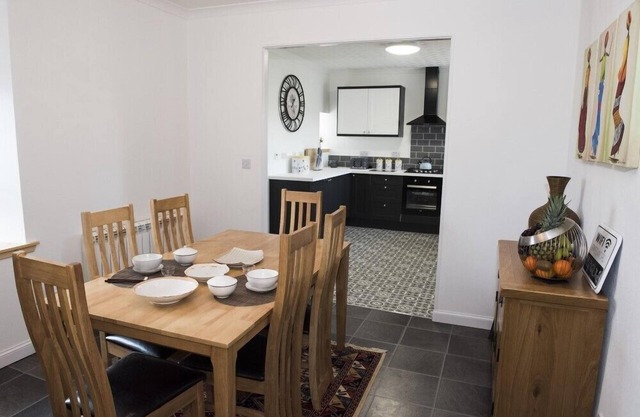 AM BLÀR BEAG, family friendly, with a garden in Ness, Isle Of Lewis