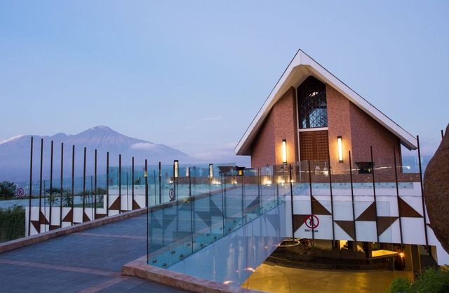 Amartahills Hotel & Resort