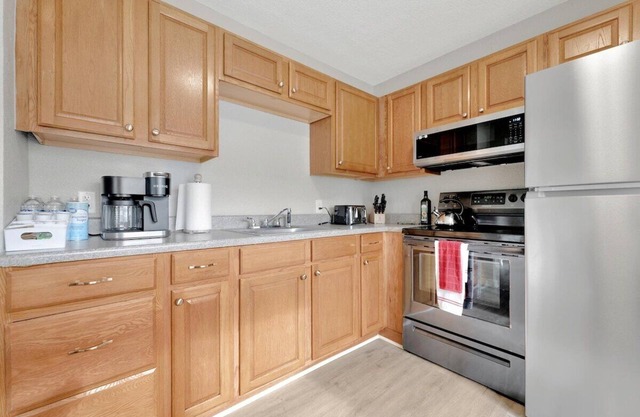 Amazing 2 Bedroom, Pet Friendly Home in Quiet Area