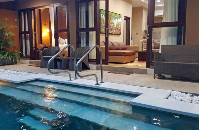 Amazing 3 Bedrooms Pool Villa steps to beach
