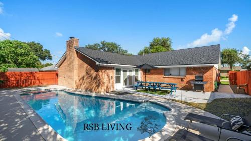 Amazing 4BR 2BA Winter Home with Pool & Game-Movie Room