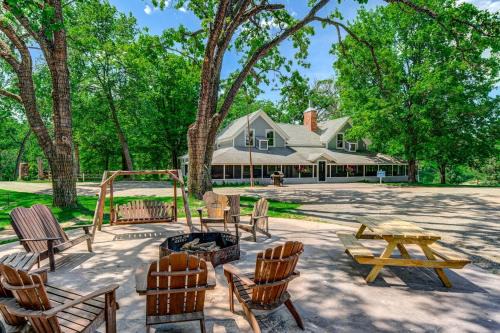 Amazing and Spacious Cabin Rental for Wisconsin Family Vacation