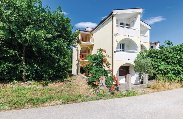 Amazing apartment in Hodilje with WiFi