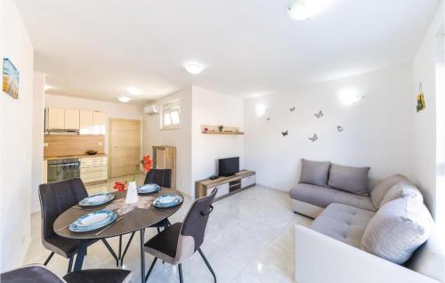 Amazing Apartment In Vinisce