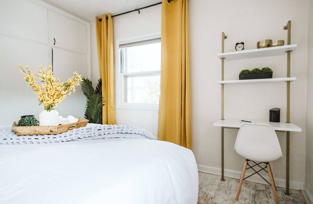 Amazing Escape | King Bed | Near BSU | Parking & Fire Pit