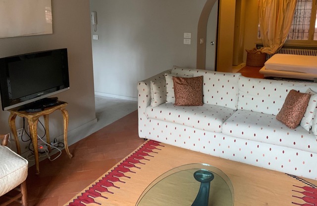 Amazing four bedrooms apartment with private garden and canal view