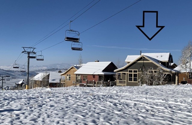 Amazing Home Directly on the Lift! Ski-In/Out, Private Hot Tub, Amazing Views!