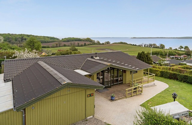 Amazing home in Aabenraa with kitchen