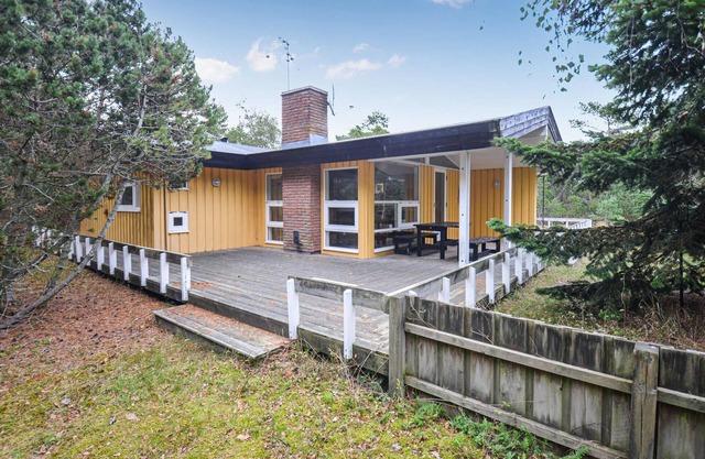 Amazing home in Anholt with kitchen