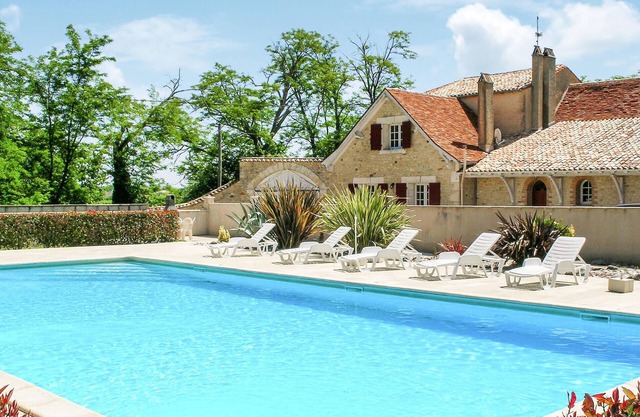 Amazing home in Gardonne with WiFi