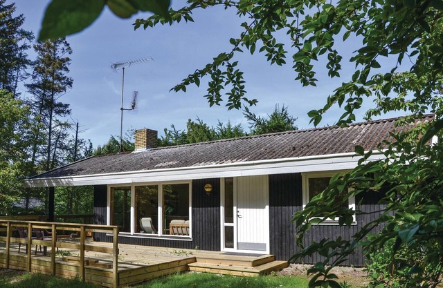 Amazing home in Græsted with kitchen