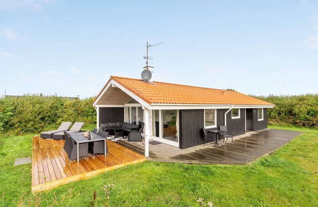 Amazing home in Harboøre with sauna