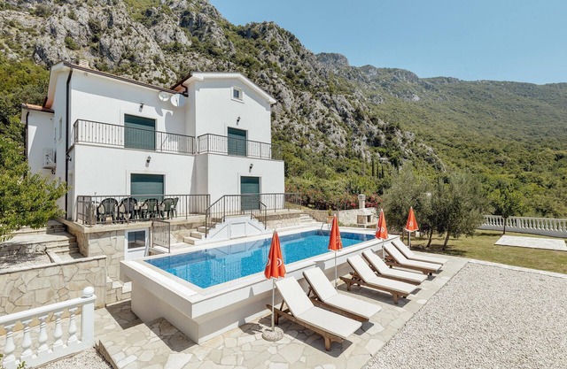 Amazing home in Herceg Novi with WiFi