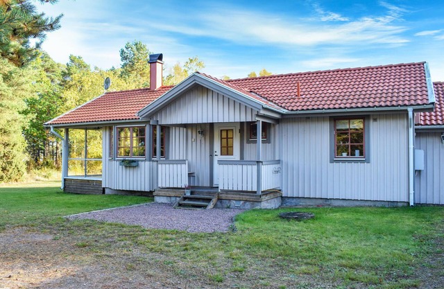 Amazing home in Mönsterås with kitchen