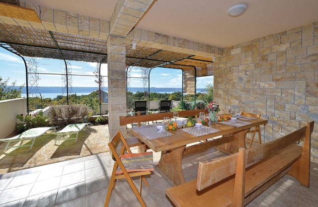 Amazing home in Maslenica with kitchen