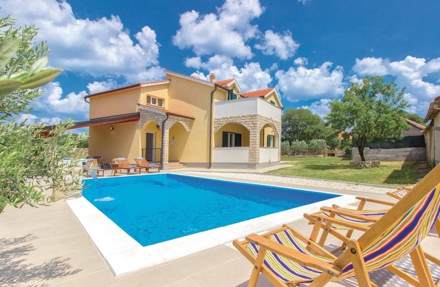 Amazing home in Miljevci with kitchen