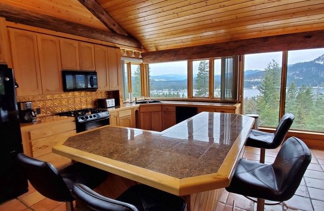 Amazing Home Priest Lake, Gorgeous Lake n Mtn Views,